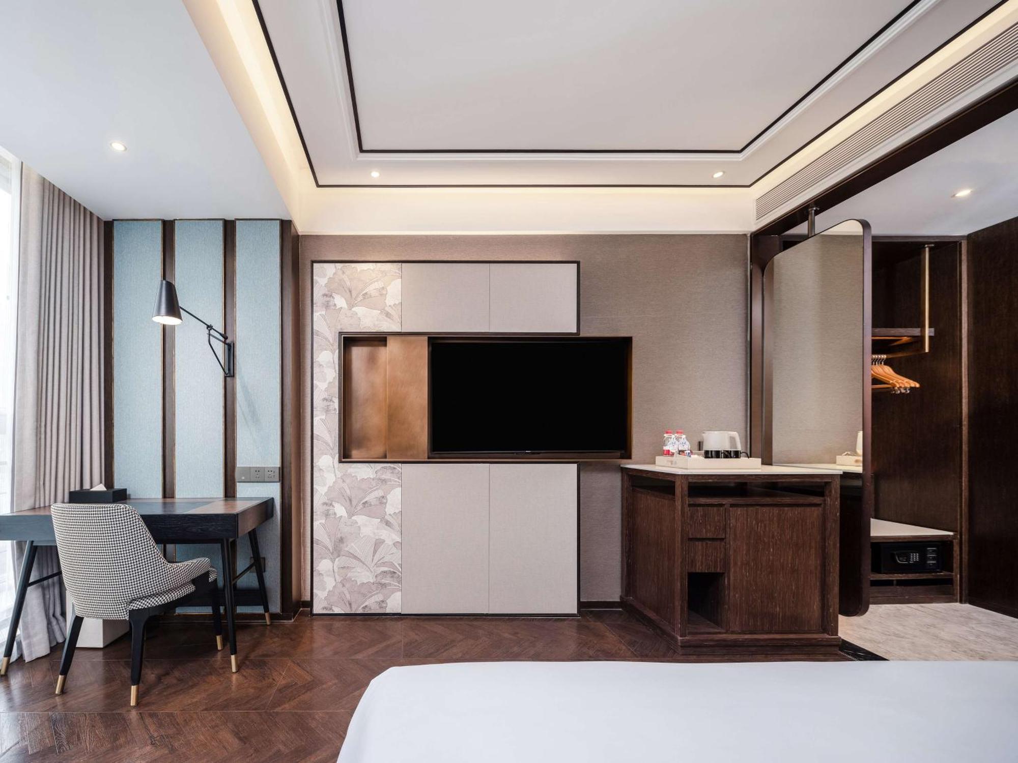 Hilton Garden Inn Beijing Guomao Exterior photo