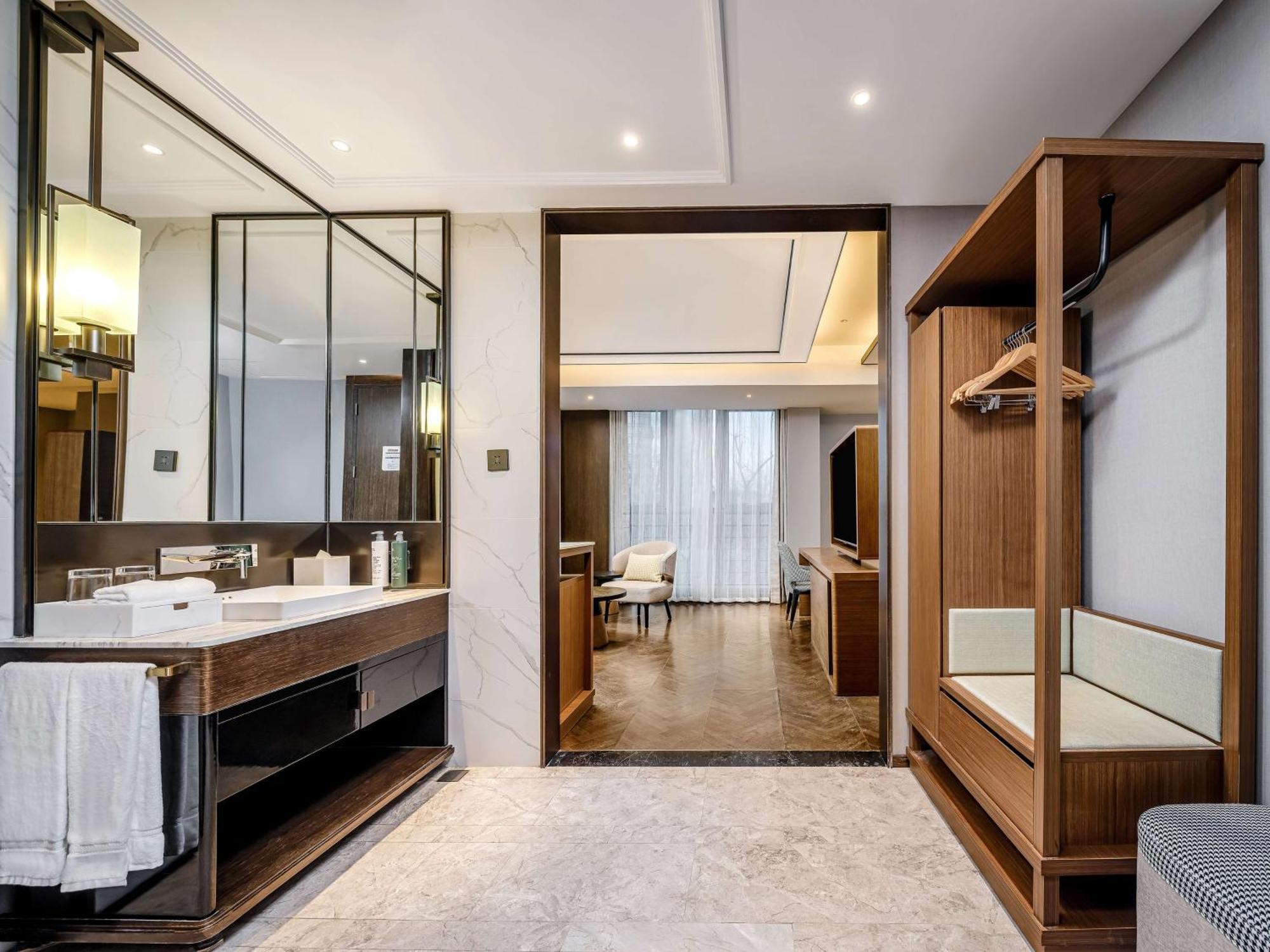 Hilton Garden Inn Beijing Guomao Exterior photo