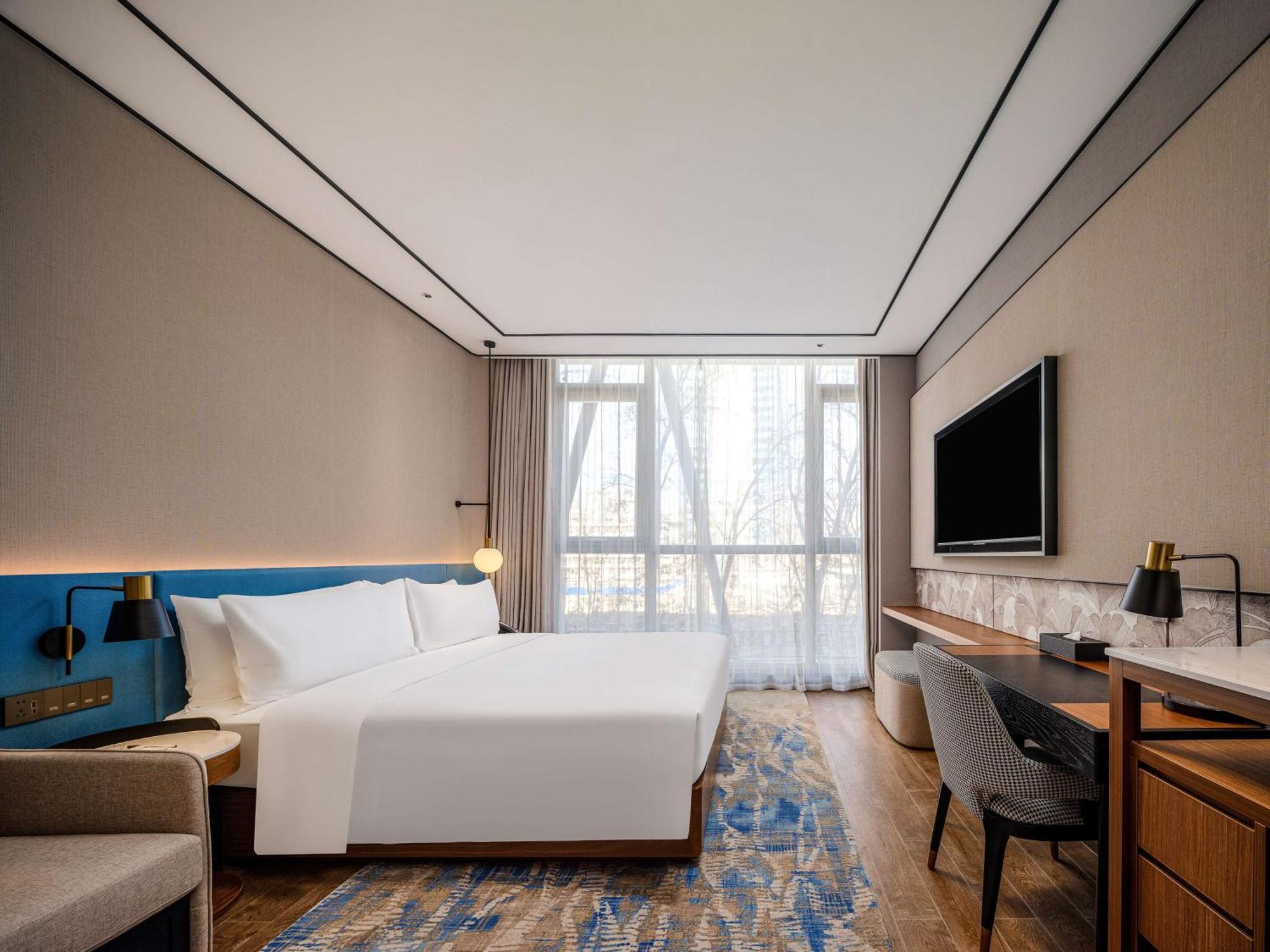 Hilton Garden Inn Beijing Guomao Exterior photo