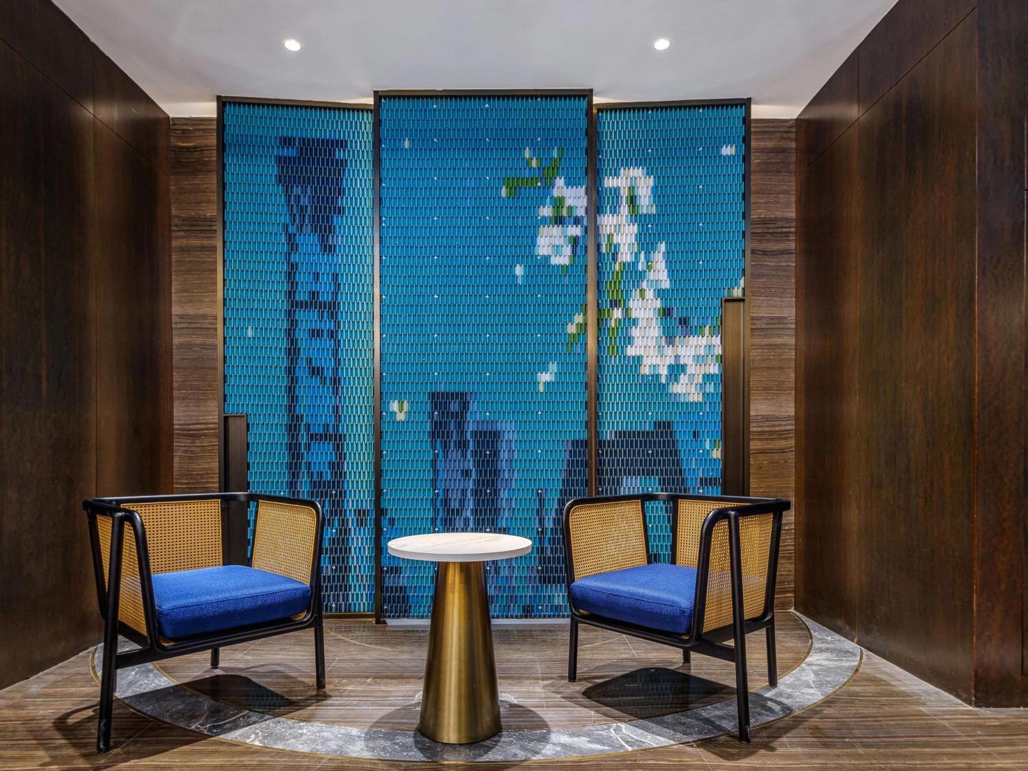 Hilton Garden Inn Beijing Guomao Exterior photo
