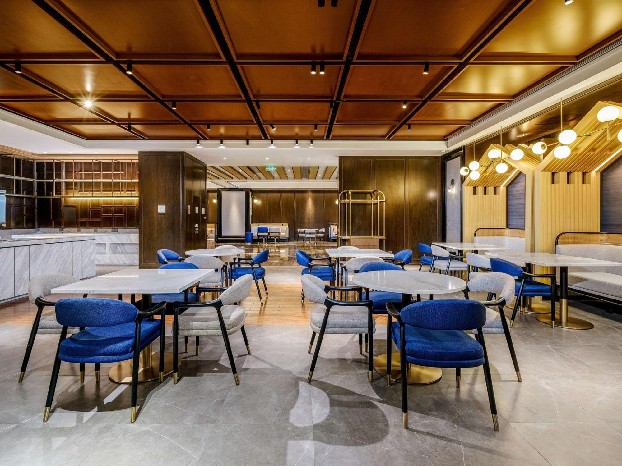 Hilton Garden Inn Beijing Guomao Exterior photo