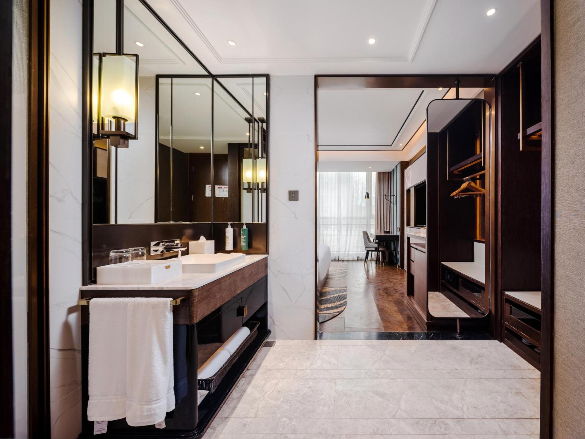 Hilton Garden Inn Beijing Guomao Exterior photo